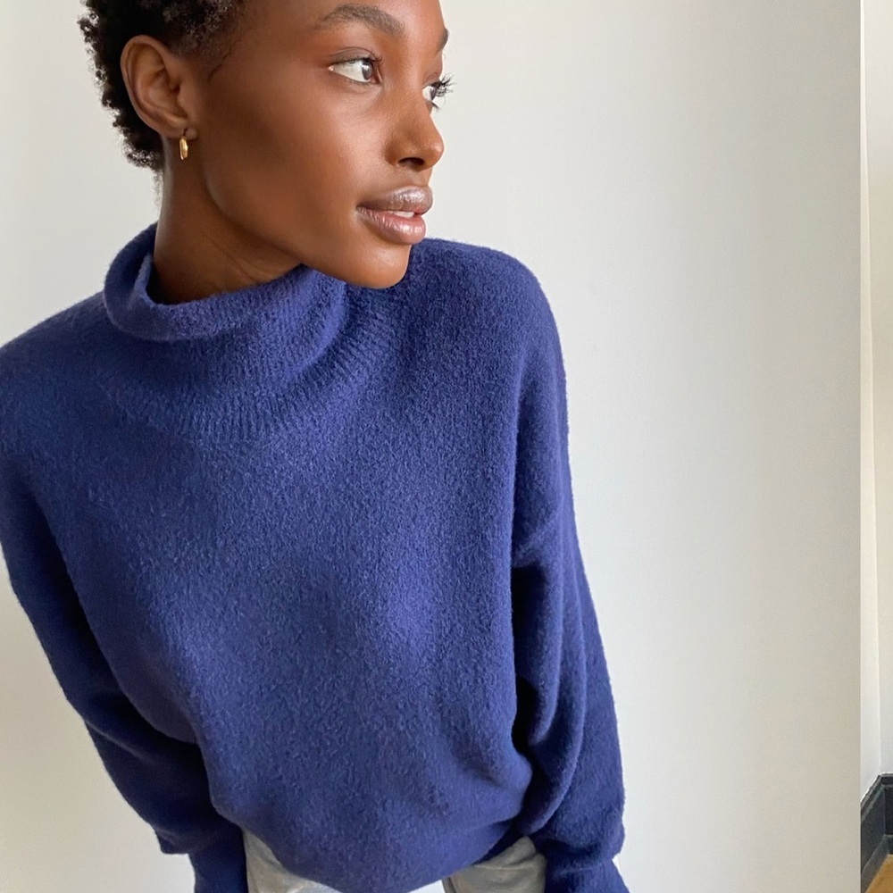 Aritzia Wilfred Free Hush Knit Turtleneck Sweater in Navy Size Small